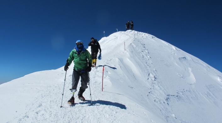Nelson Cardona escaló el Everest con una prótesis