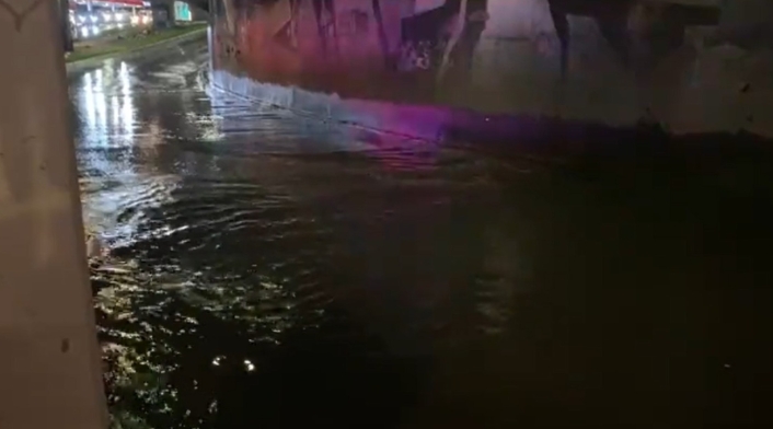 Deprimido de la 80 inundado
