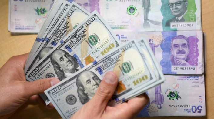 Dólar y peso colombiano Dólar y peso colombiano