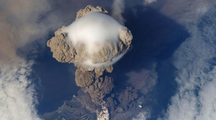 El hecho se registró hace algunas horas El volcán más grande del mundo hizo erupción