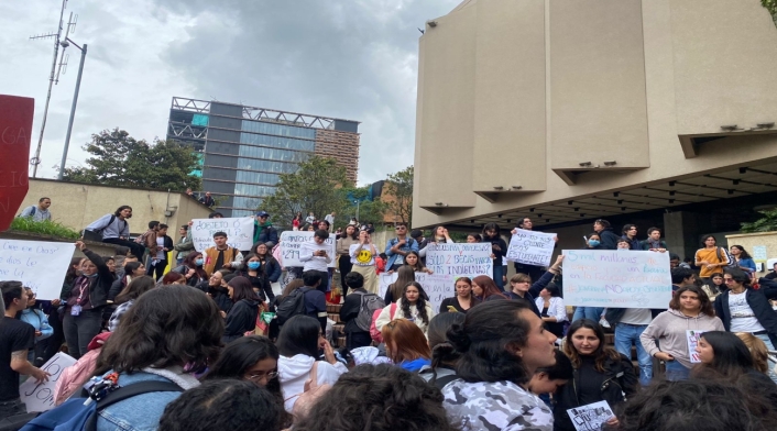 Estudiantes de la Javeriana protestan por aumento de matrículas- anuncian paro indefinido