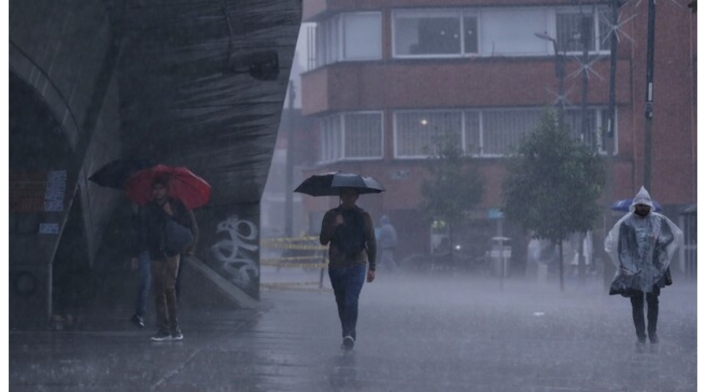 No ha parado de llover durante 33 meses, según Ideam: Las precipitaciones irían hasta marzo Fuertes lluvias en Bogotá