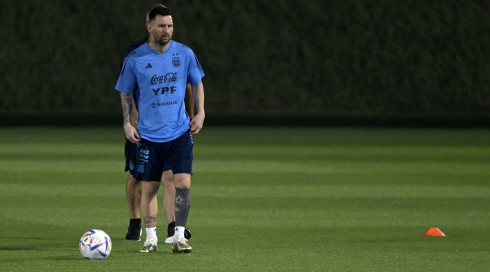 Lionel Messi en entrenamiento Lionel Messi duró 10 minutos ausente en entrenamiento