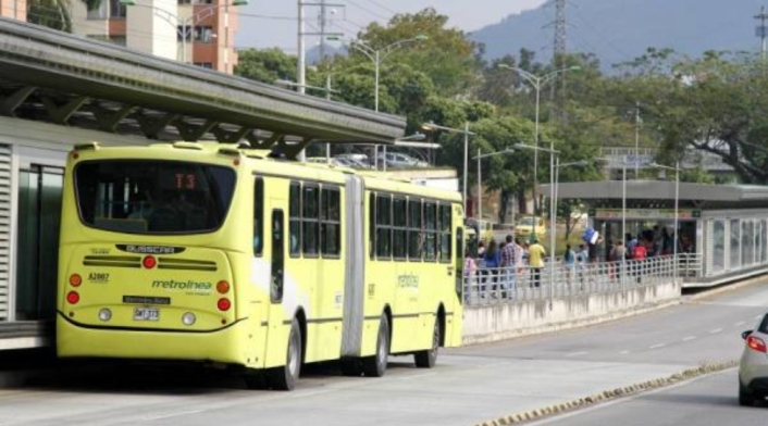 Metrolínea de Bucaramanga Metrolínea de Bucaramanga tendrá un carril exclusivo para los taxis