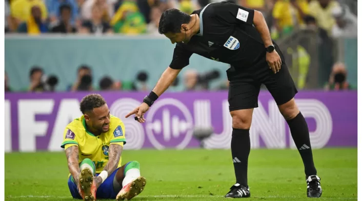 Neymar en el Mundial de Qatar sufre golpe en el tobillo Neymar en el Mundial de Qatar
