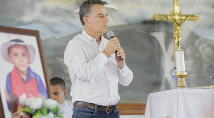 Honras fúnebres del niño Maximiliano Tabares en Segovia, Antioquia