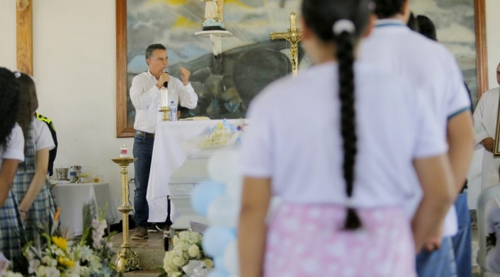 Honras fúnebres del niño Maximiliano Tabares en Segovia, Antioquia