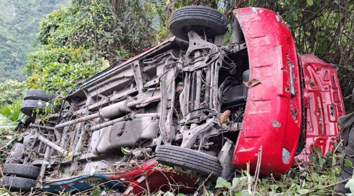 Bus rodó por un abismo en Caparrapí