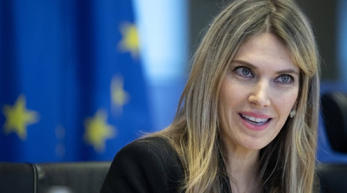 Parlamento Europeo destituyó a Eva Kaili de la vicepresidencia bajo sospecha de corrupción Parlamento Europeo destituyó a Eva Kaili de la vicepresidencia bajo sospecha de corrupción