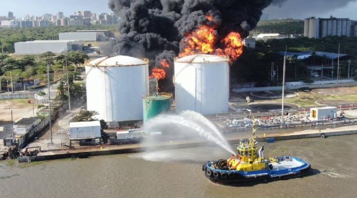Incendio en zona industrial de Barranquilla Incendio en zona industrial de Barranquilla