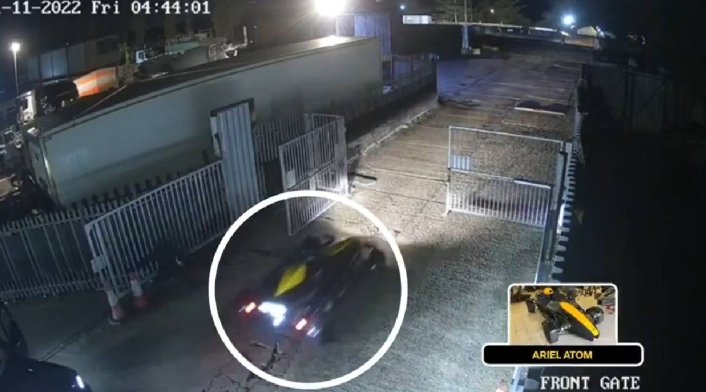 Ladrones se robaron cinco costosos carros en menos de 60 segundos