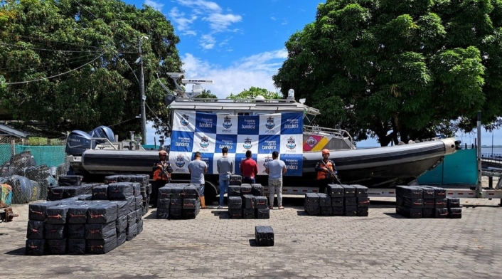 Cocaína incautada en un semisumergible Cocaína incautada en un semisumergible