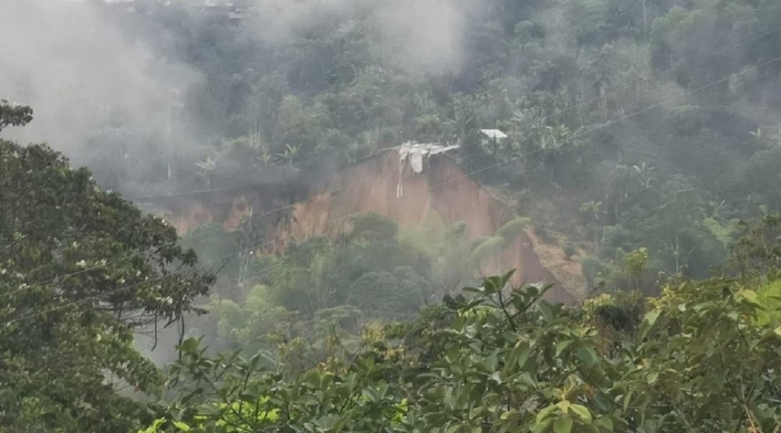 Derrumbe en el municipio de La soledad de Rosas en Cauca Derrumbe en el municipio de La soledad de Rosas en Cauca