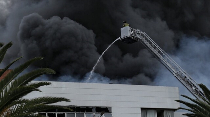 Incendio en fábrica de colchones en Bogotá Incendio en fábrica de colchones en la calle 80