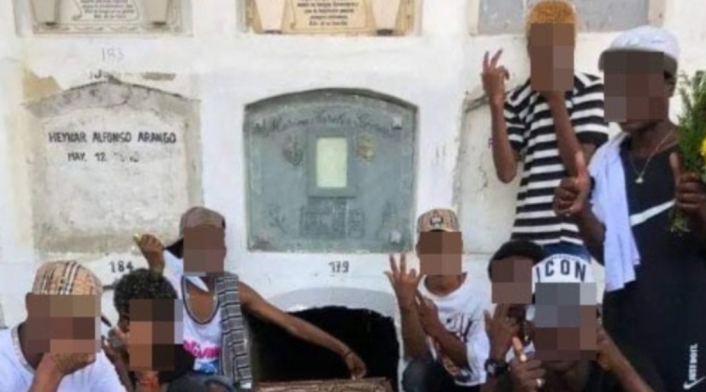 Jóvenes en Cali desenterraron el cadáver de su amigo y se tomaron fotos