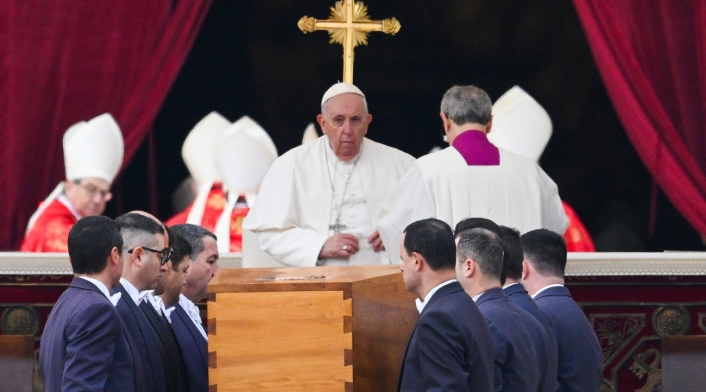 Papa Francisco en la misa del funeral de Benedicto XVI Papa Francisco en la misa del funeral de Benedicto XVI