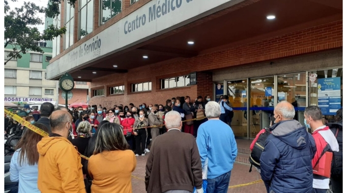 Persona cayó de un edificio de Colsubsidio Persona cayó de un edificio de Colsubsidio