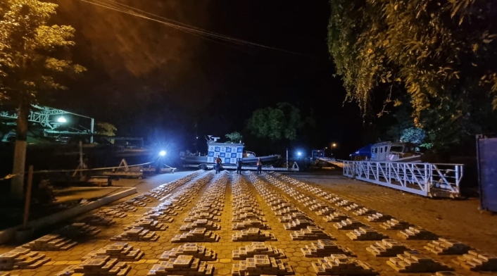 Incautan 300 kilos de cocaína del Clan del Golfo en una casa de Montería La droga ilícita era transportada en un semisumergible
