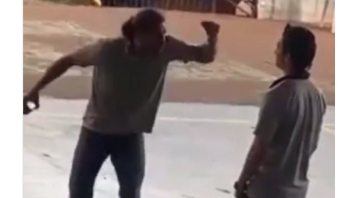 Profesor grita frente a todos a un estudiante por decir groserías