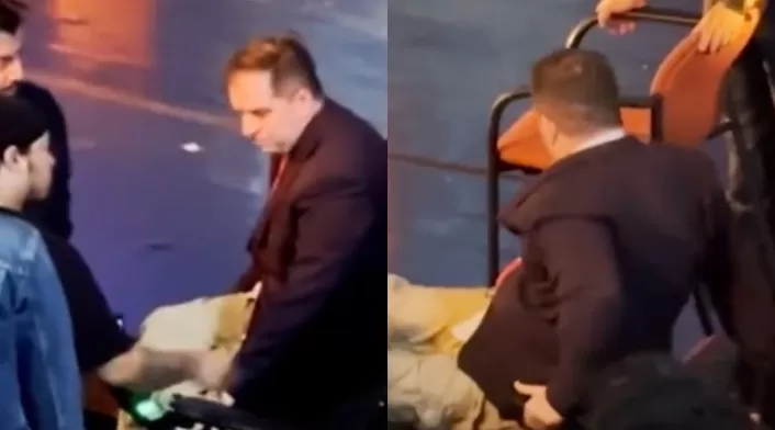 Insólito: Senador tuvo que arrastrarse en un escenario al no tener fácil acceso para silla de ruedas Insólito: Senador tuvo que arrastrarse en un escenario al no tener fácil acceso para silla de ruedas