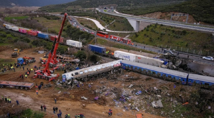 Choque de trenes en Grecia Choque de trenes en Grecia
