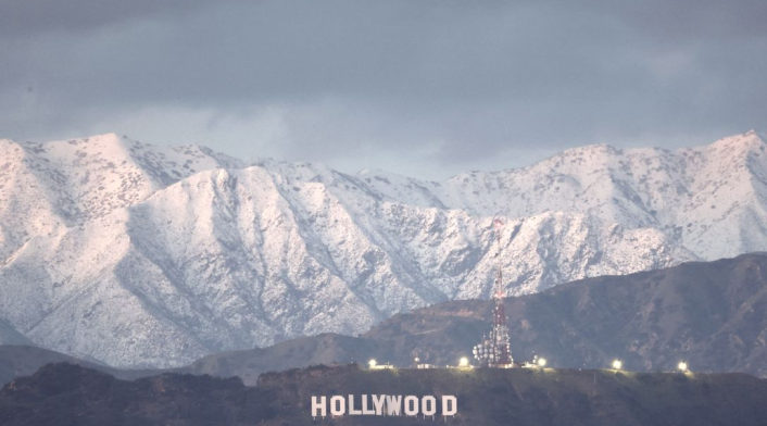California azotada por una tormenta: cientos de casas 'enterradas' bajo la nieve California azotada por una tormenta: cientos de casas 'enterradas' bajo la nieve
