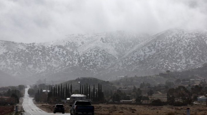 California azotada por una tormenta: cientos de casas 'enterradas' bajo la nieve California azotada por una tormenta: cientos de casas 'enterradas' bajo la nieve