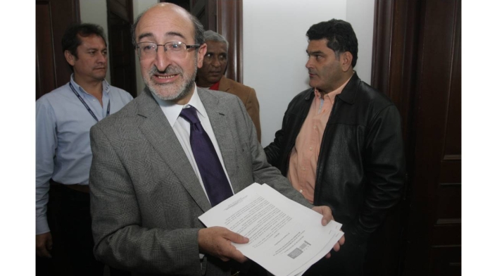 Juan Lozano pelea con Ministro de Defensa por Ley Herodes Juan Lozano pelea con Ministro de Defensa por Ley Herodes