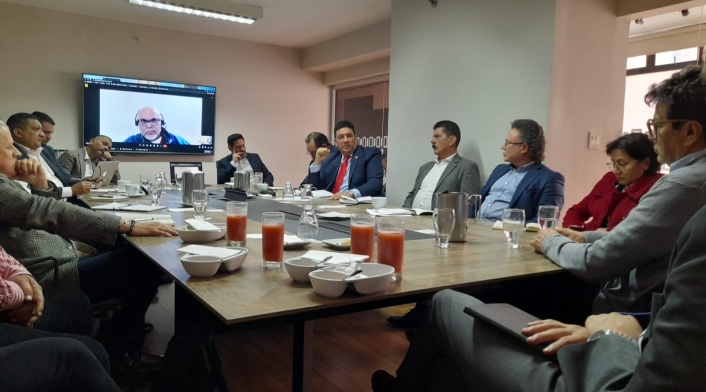 Reunión Gobierno ex jefes paramilitares