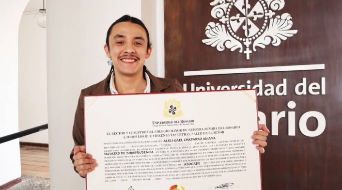 Alelí Chaparro, persona no binaria que recibió su título profesional Alelí Chaparro, persona no binaria que recibió su título profesional