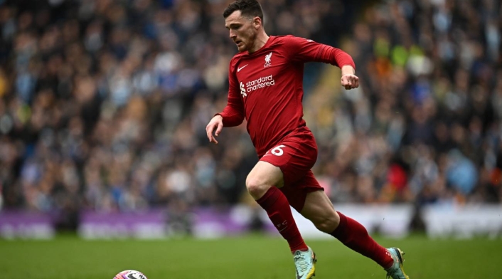 Andy Robertson, jugador agredido por juez de línea Andy Robertson, jugador agredido por juez de línea