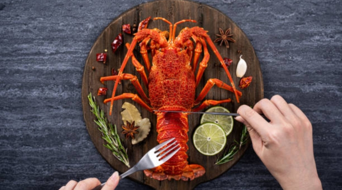 La historia de las langostas, de comida "para animales o esclavos" a exclusiva La historia de las langostas, de comida "para animales o esclavos" a exclusiva