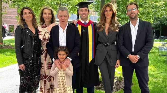 Esteban Santos se graduó de Harvard Esteban Santos se graduó de Harvard