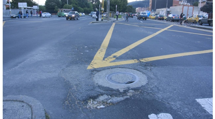 Los huecos en Bogotá están en barrios y avenidas principales. Hay huecos de Bogotá que son tapados en ocho puntos claves
