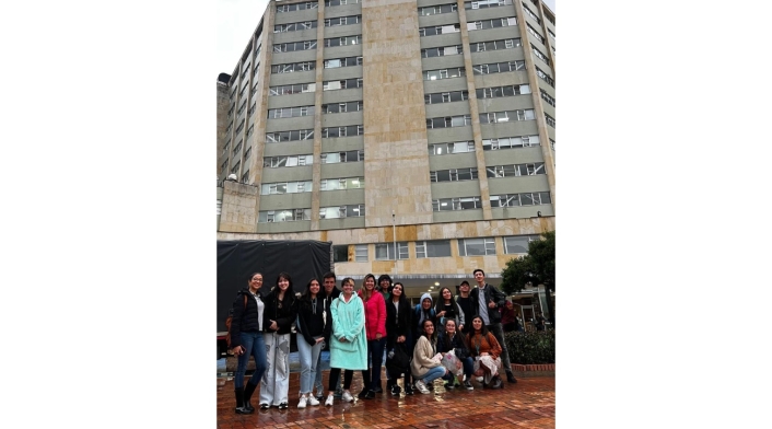 Acciones humanísticas de los estudiantes de la Universidad Santo Tomás con la sociedad Acciones humanísticas de los estudiantes de la Universidad Santo Tomás con la sociedad