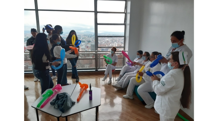 Acciones humanísticas de los estudiantes de la Universidad Santo Tomás con la sociedad Acciones humanísticas de los estudiantes de la Universidad Santo Tomás con la sociedad