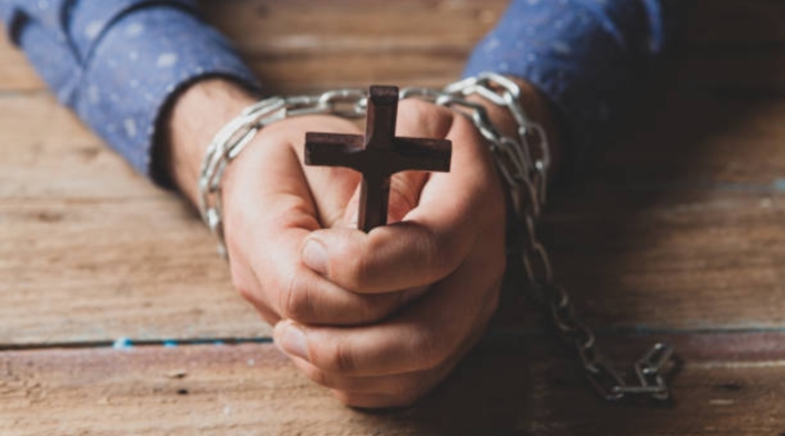 Sacerdote le disparo a un policía Sacerdote capturado