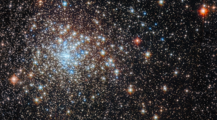 Telescopio Hubble - cúmulo estelar brillante Telescopio Hubble - cúmulo estelar brillante