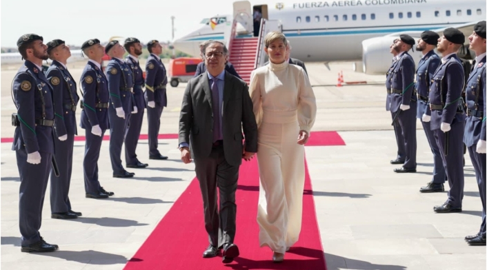 Verónica Alcocer en España - vestido de llegada Verónica Alcocer en España - vestido de llegada