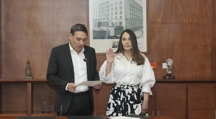 Ministro de las TIC, Mauricio Lizcano en compañía de la nueva gerente de RTVC, Nórida Rodríguez