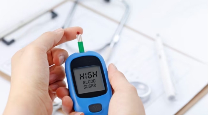 Diabetes- enfermedades que aparecen después de los 50 años Glucometro- Diabetes