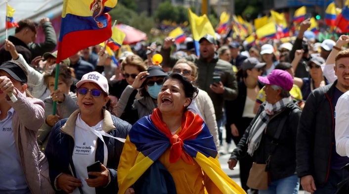 Marchas contra Petro en Bogotá Marchas contra Petro en Bogotá