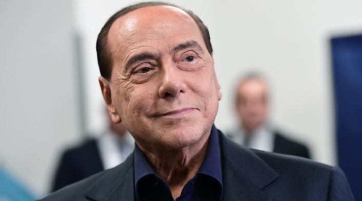 Silvio Berlusconi, exprimer ministro de Italia Silvio Berlusconi, exprimer ministro de Italia