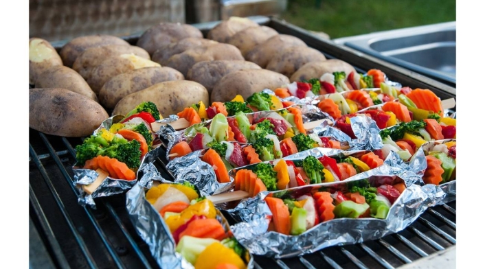 Veganos denuncian a vecino por asados: enferma olor a carne Los veganos no tiene en su dieta proteína animal