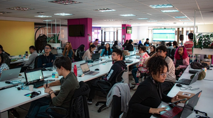 Estudiantes, cursos gratis, trabajo