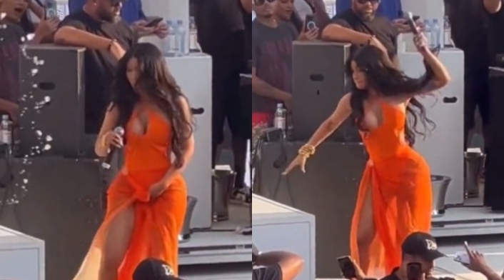 Cardi B le lanza un micrófono a una mujer Cardi B le lanza un micrófono a una mujer