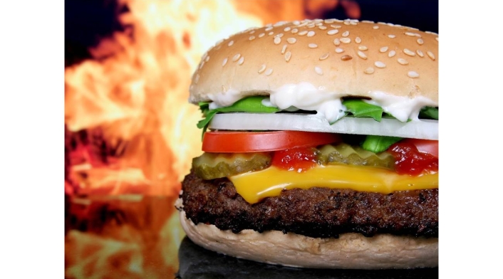 hamburguesa con 100 raciones de carne