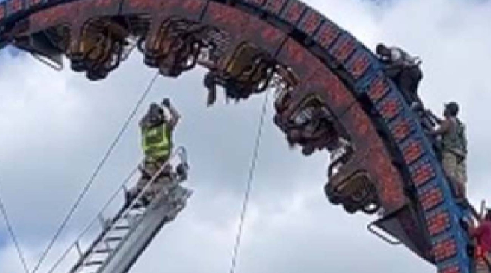 Montaña rusa suspendida Montaña rusa suspendida