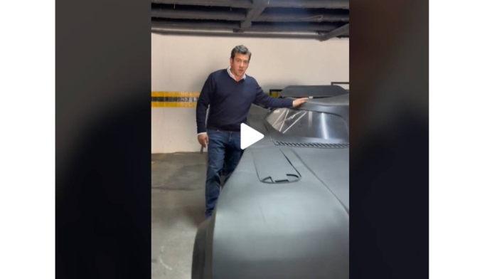 Rodrigo Lara se las da de Batman: campaña con un Batimóvil Rodrigo Lara se las da de Batman: campaña con un Batimóvil