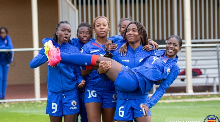 Saeta viste a la Selección femenina de Haití Saeta viste a la Selección femenina de Haití